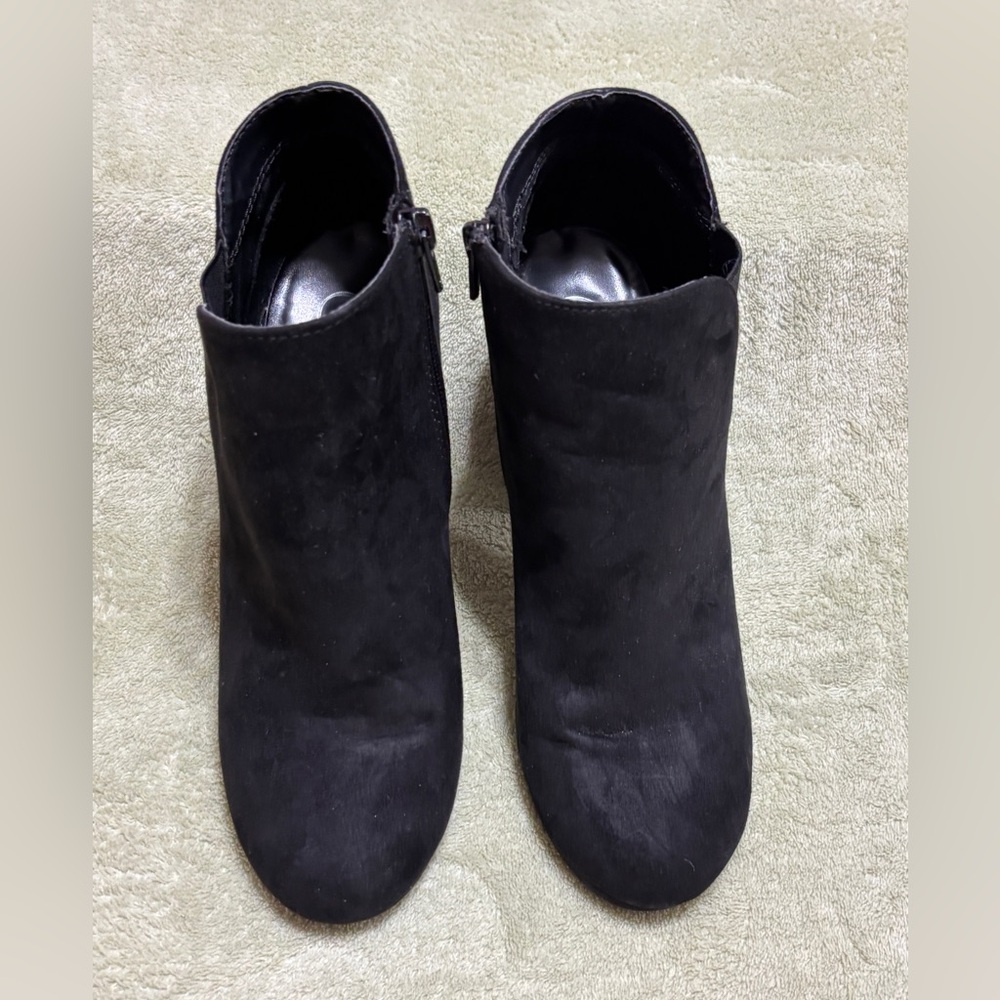 Candie’s  Black Ankle Boots Faux Suede heeled. Size 8